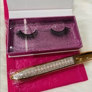 Bundle set of eyeliner 2 in 1 product plus eyelash and freebies included